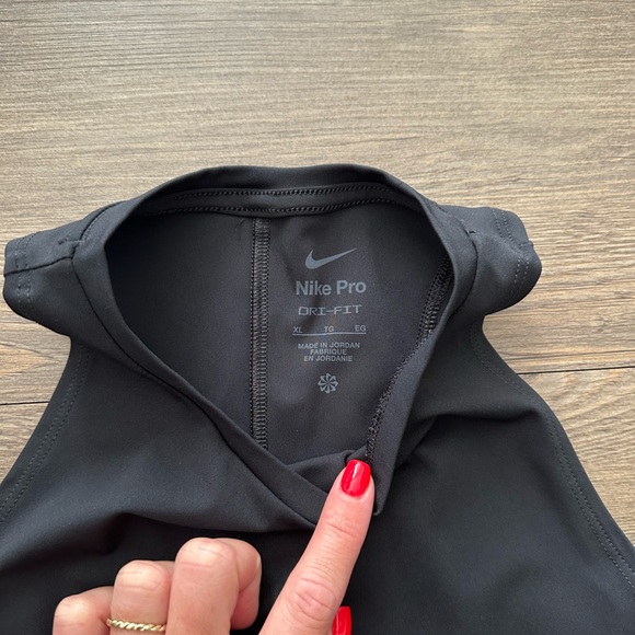 Nike Crop Top - Picture 2 of 3